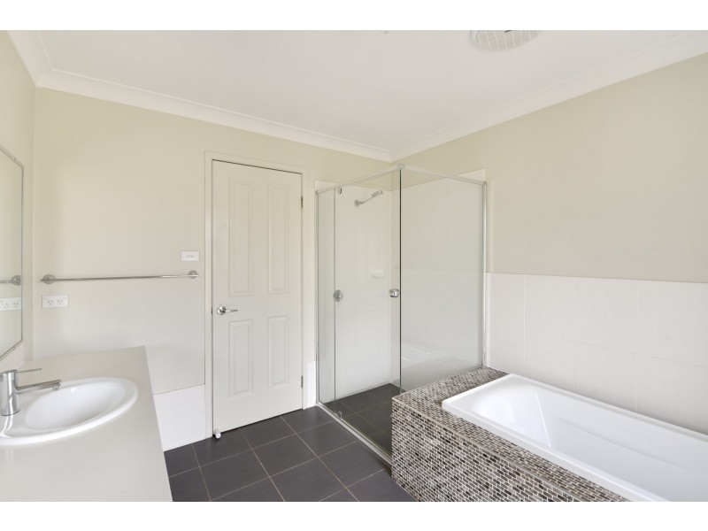 4 Horsnell Close, Narara NSW 2250