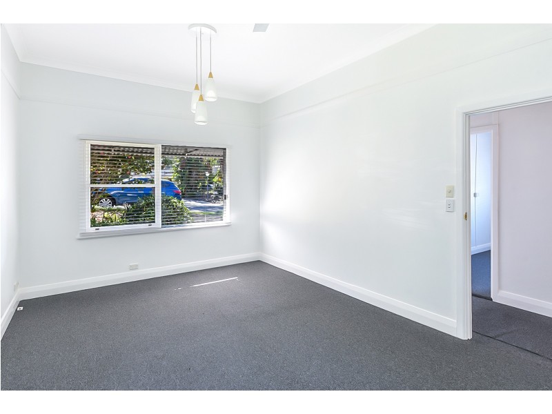 17 Jarrett Street, North Gosford NSW 2250