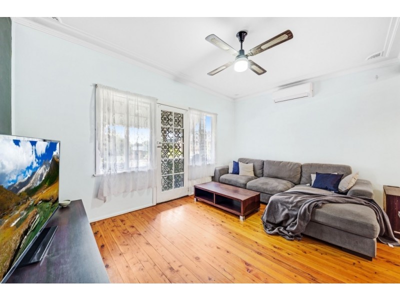 221 Brisbane Water Drive, Point Clare NSW 2250