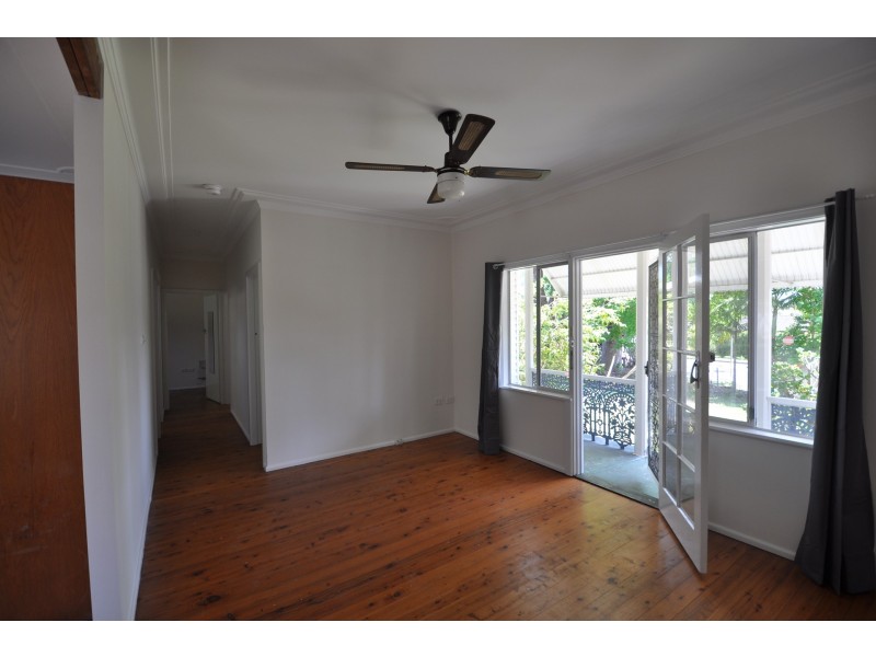 221 Brisbane Water Drive, Point Clare NSW 2250