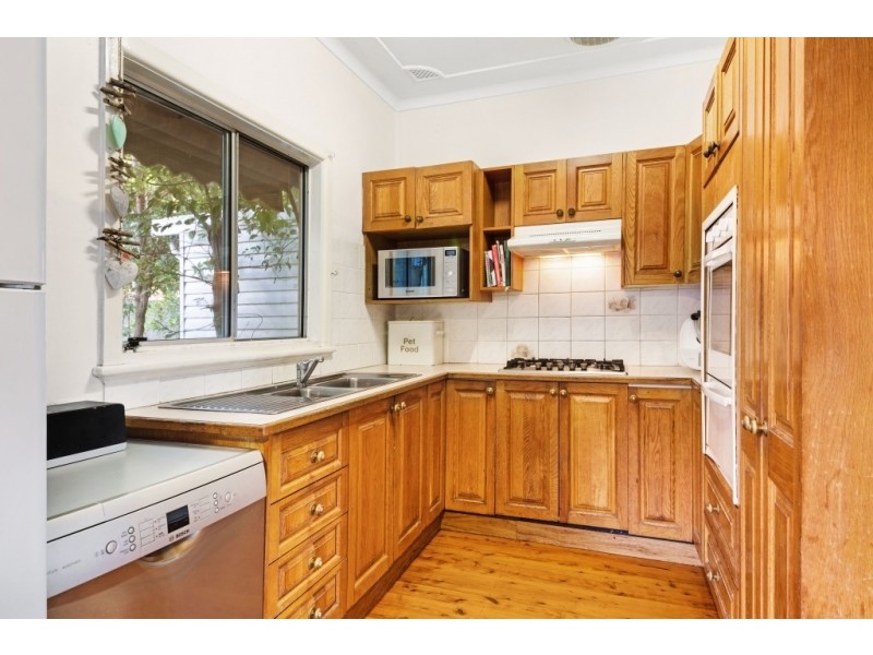 221 Brisbane Water Drive, Point Clare NSW 2250