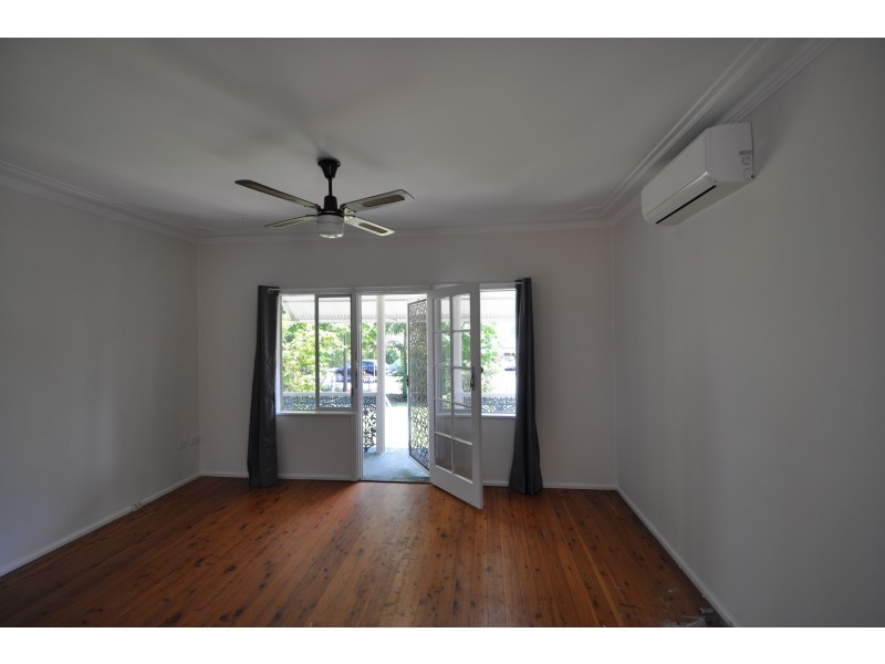 221 Brisbane Water Drive, Point Clare NSW 2250