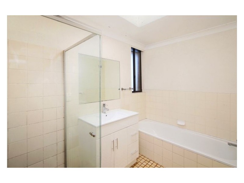 6/3 Joseph Lloyd Close, Gosford NSW 2250
