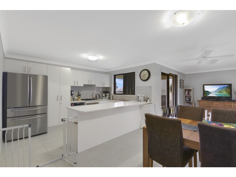 16 Chestnut Grove, Woongarrah NSW 2259