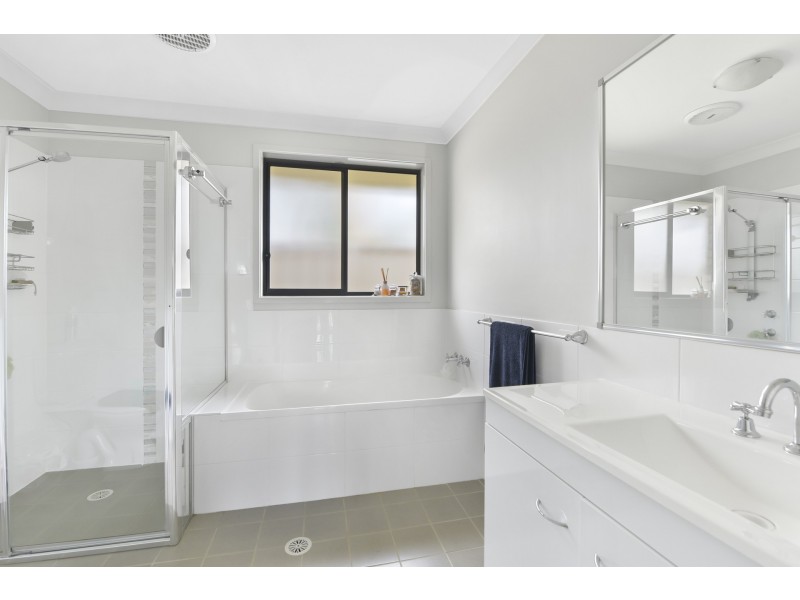 16 Chestnut Grove, Woongarrah NSW 2259