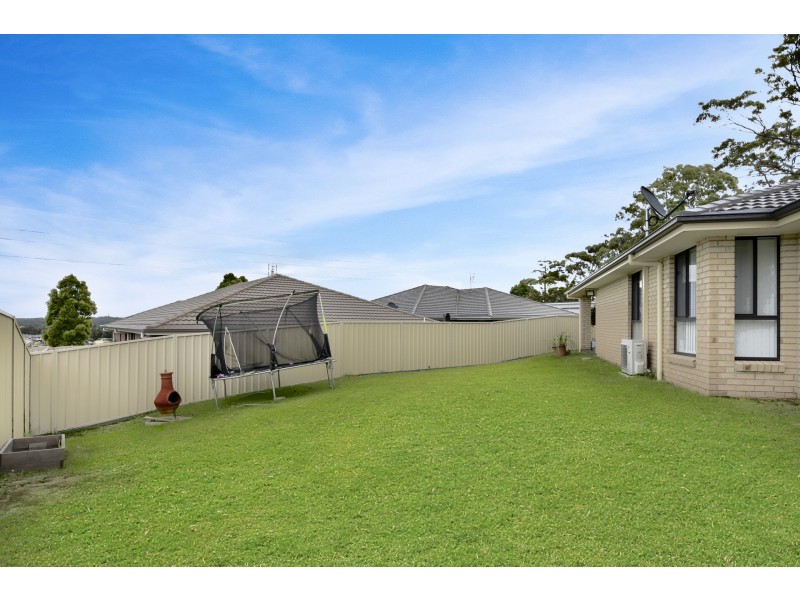 16 Chestnut Grove, Woongarrah NSW 2259