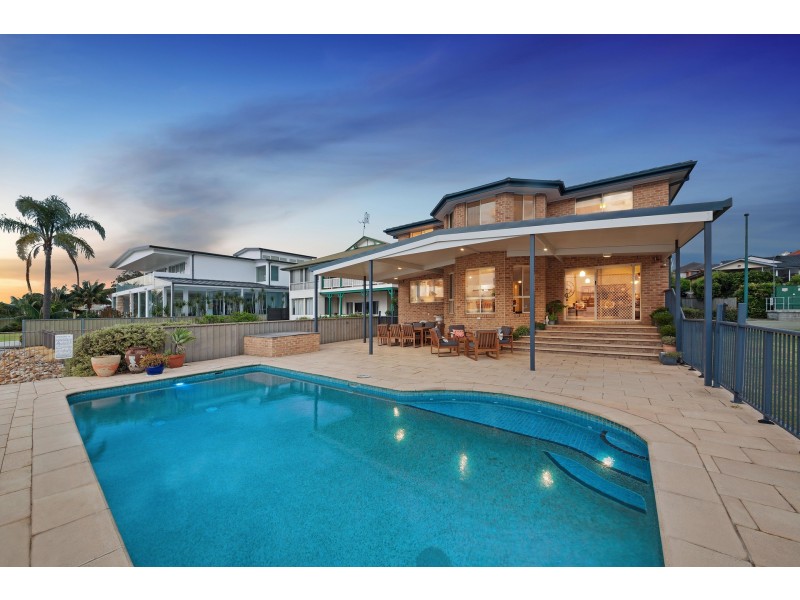 105 Albany Street, Point Frederick NSW 2250