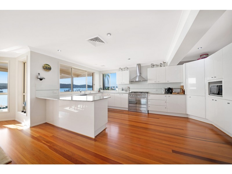 105 Albany Street, Point Frederick NSW 2250
