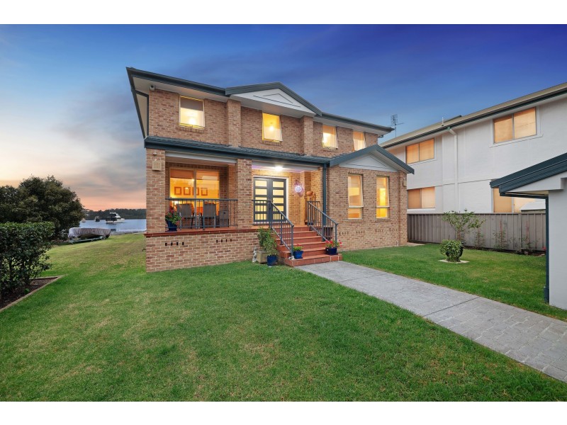 105 Albany Street, Point Frederick NSW 2250