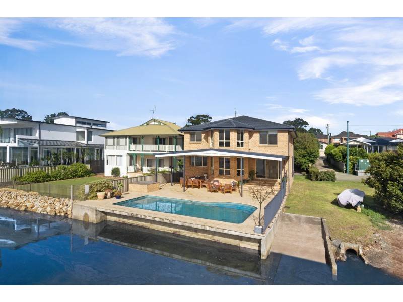 105 Albany Street, Point Frederick NSW 2250