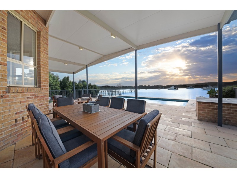 105 Albany Street, Point Frederick NSW 2250