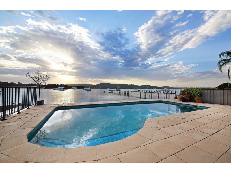 105 Albany Street, Point Frederick NSW 2250