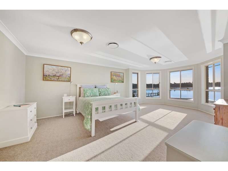 105 Albany Street, Point Frederick NSW 2250