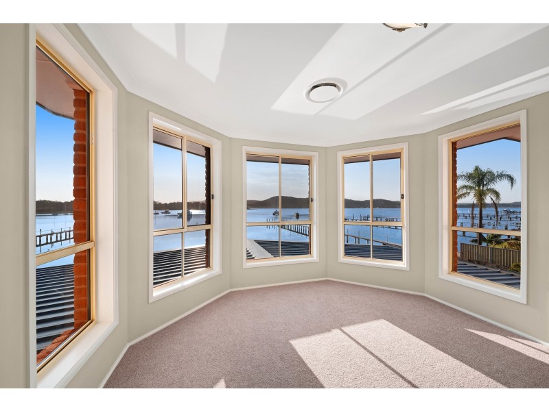 105 Albany Street, Point Frederick NSW 2250