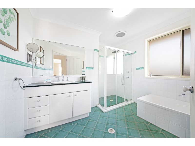 105 Albany Street, Point Frederick NSW 2250