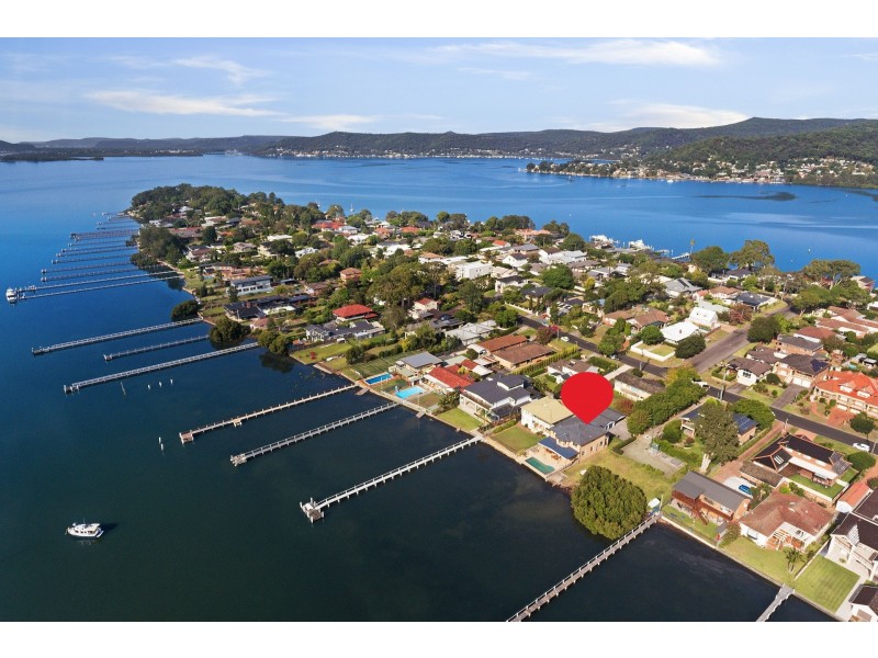 105 Albany Street, Point Frederick NSW 2250