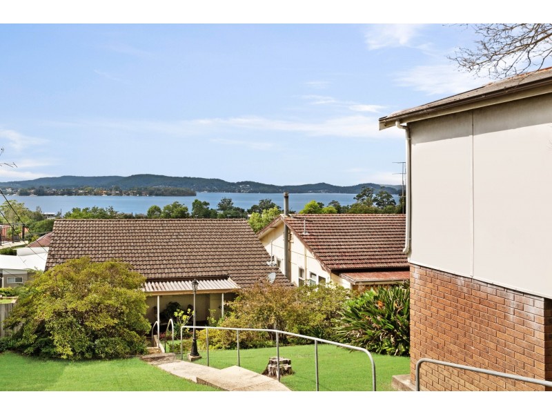 18 Hughes Street, Point Clare NSW 2250