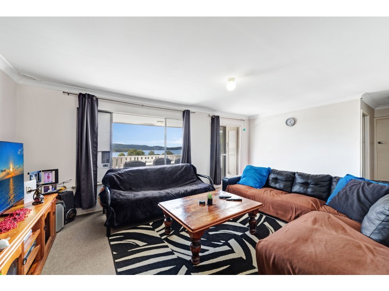 18 Hughes Street, Point Clare NSW 2250