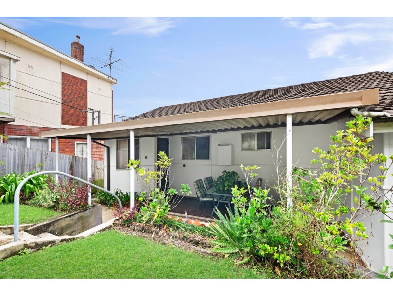 18 Hughes Street, Point Clare NSW 2250