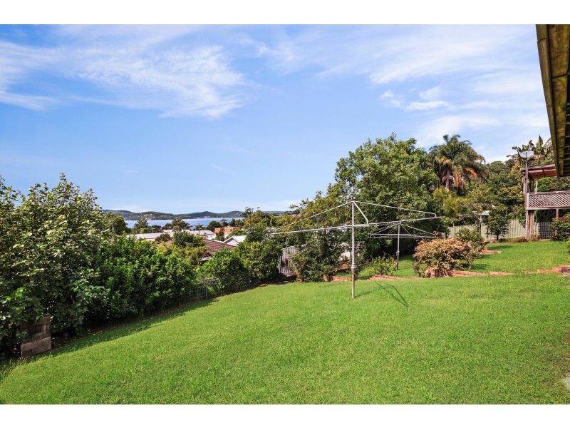 18 Hughes Street, Point Clare NSW 2250