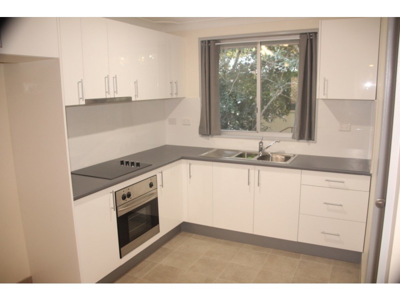 2/12 Sinclair Street, Gosford NSW 2250