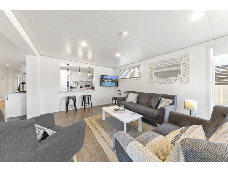 24 Promenade Avenue, Bateau Bay NSW 2261