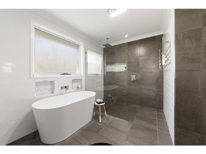24 Promenade Avenue, Bateau Bay NSW 2261