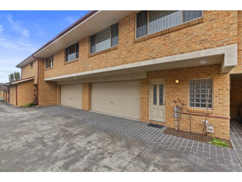 2/11 Melbourne Street, East Gosford NSW 2250