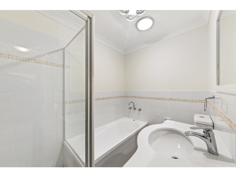 2/11 Melbourne Street, East Gosford NSW 2250