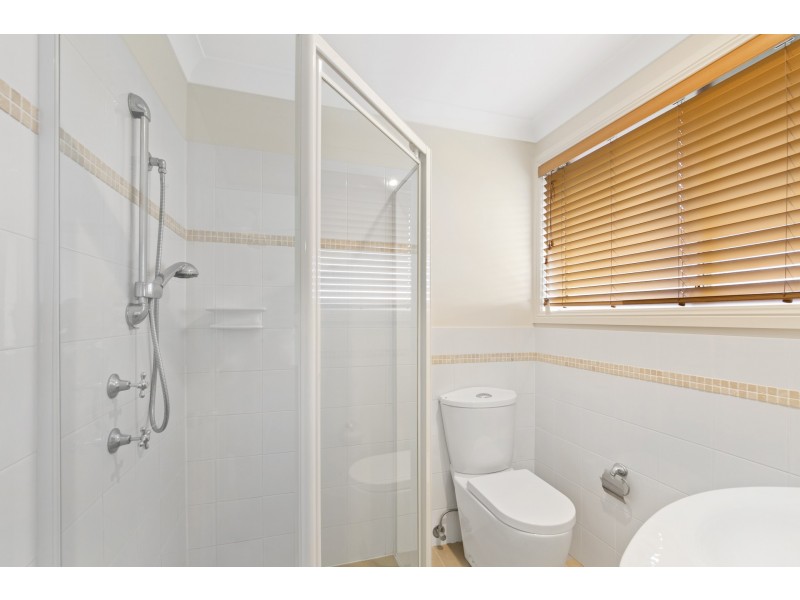 2/11 Melbourne Street, East Gosford NSW 2250