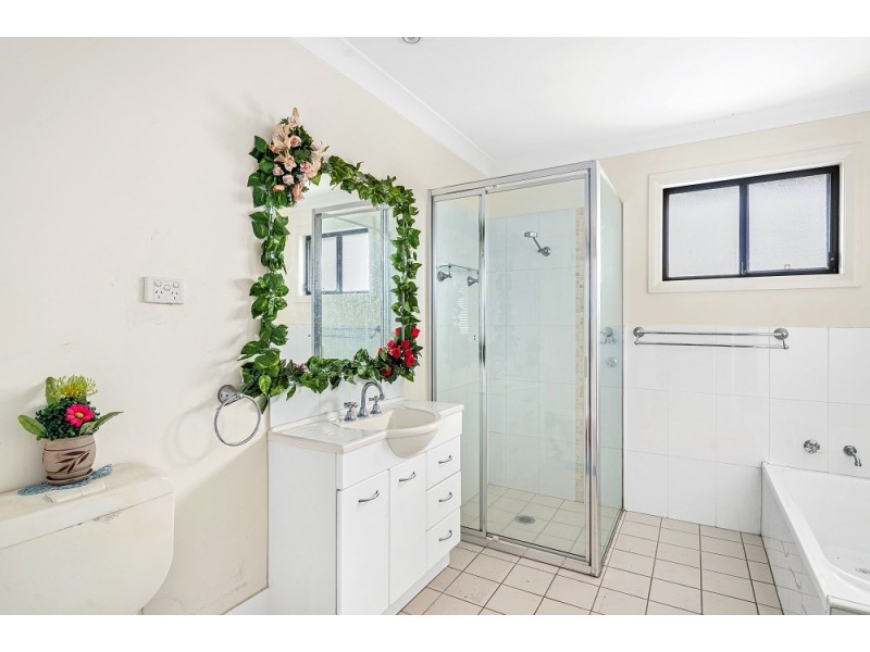 2/490 Pacific Highway, Wyoming NSW 2250