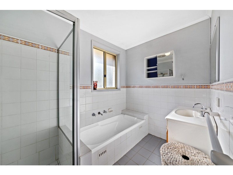 2/33 Hills Street, North Gosford NSW 2250