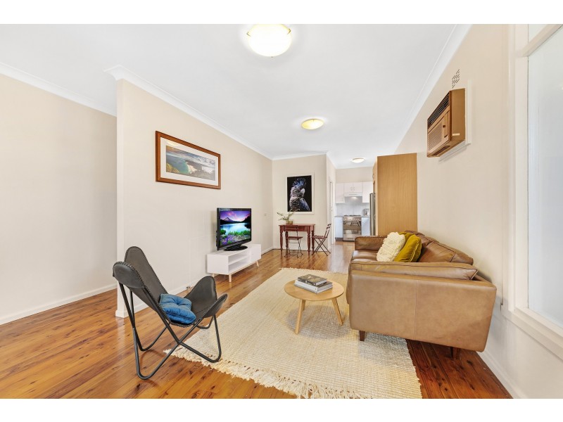 8 Lynnette Crescent, East Gosford NSW 2250