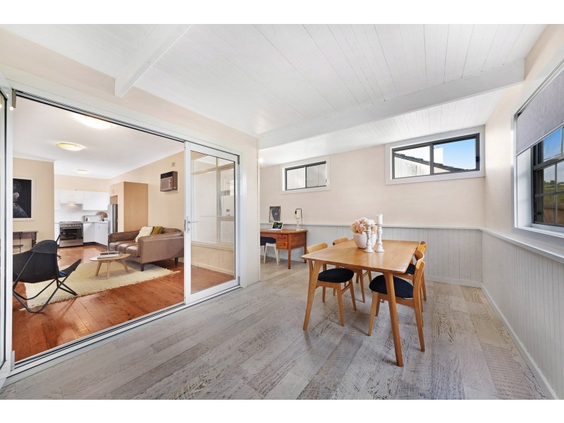 8 Lynnette Crescent, East Gosford NSW 2250