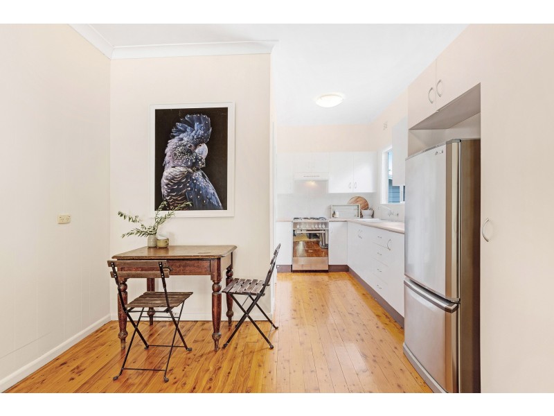 8 Lynnette Crescent, East Gosford NSW 2250