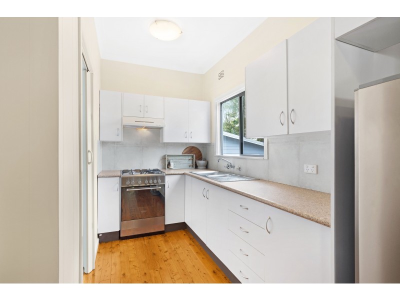 8 Lynnette Crescent, East Gosford NSW 2250