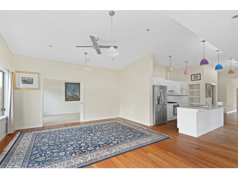 157 Albany Street, Point Frederick NSW 2250