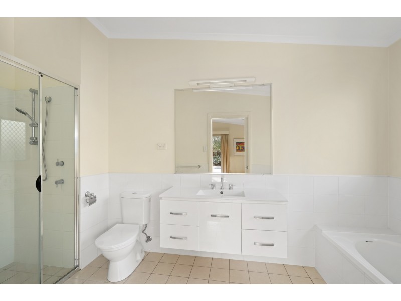 157 Albany Street, Point Frederick NSW 2250