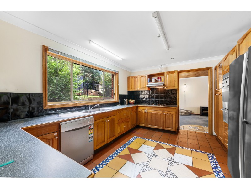 16 Roselands Avenue, Wyoming NSW 2250