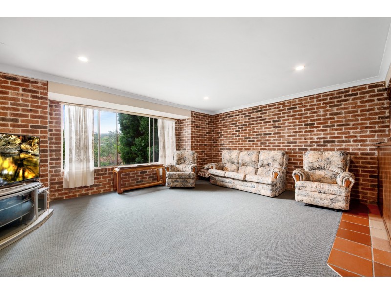 16 Roselands Avenue, Wyoming NSW 2250