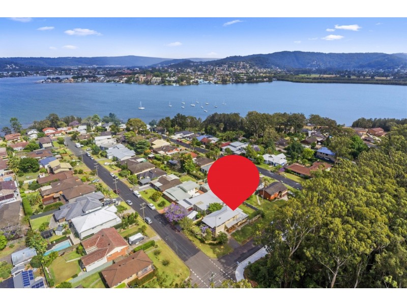 1/2 Lakewood Avenue, Green Point NSW 2251