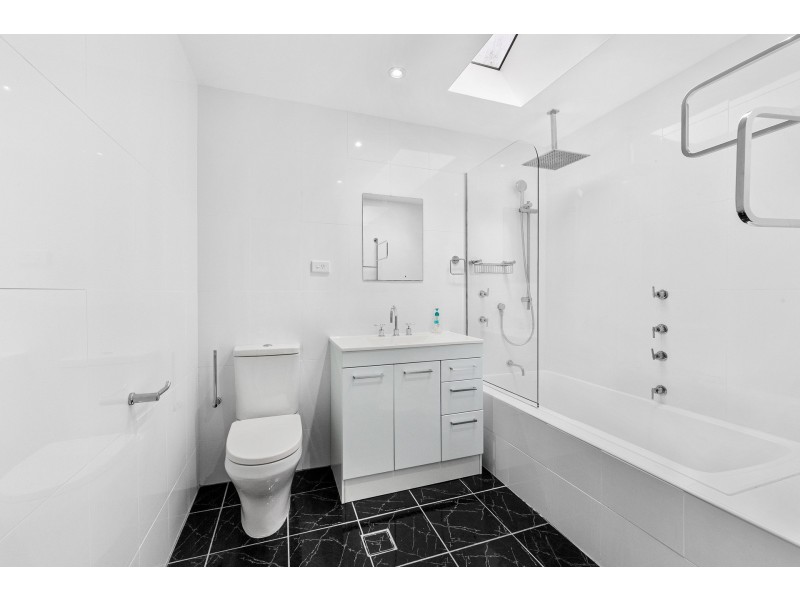 136 & 136A Carrington Street, Narara NSW 2250