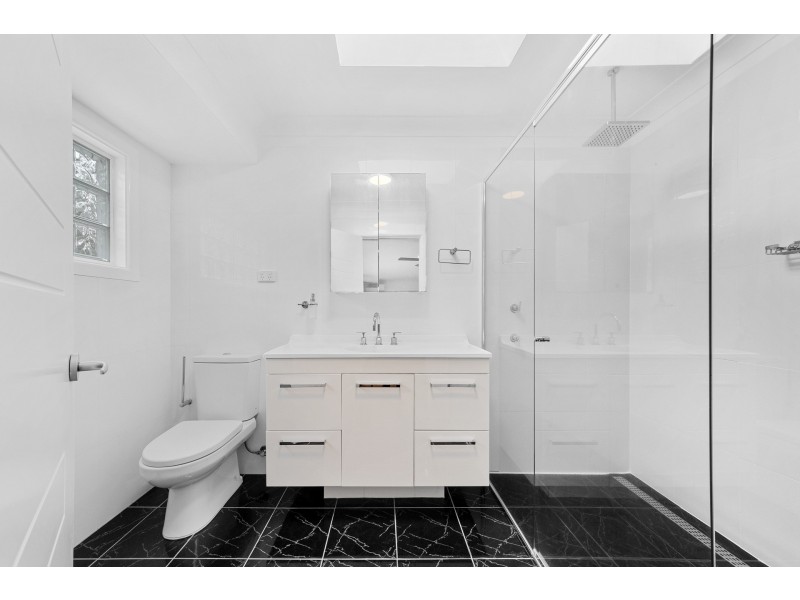 136 & 136A Carrington Street, Narara NSW 2250