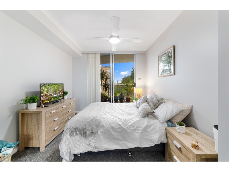 352/80 John Whiteway Drive, Gosford NSW 2250