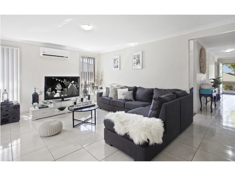 5 Creswell Street, Wadalba NSW 2259