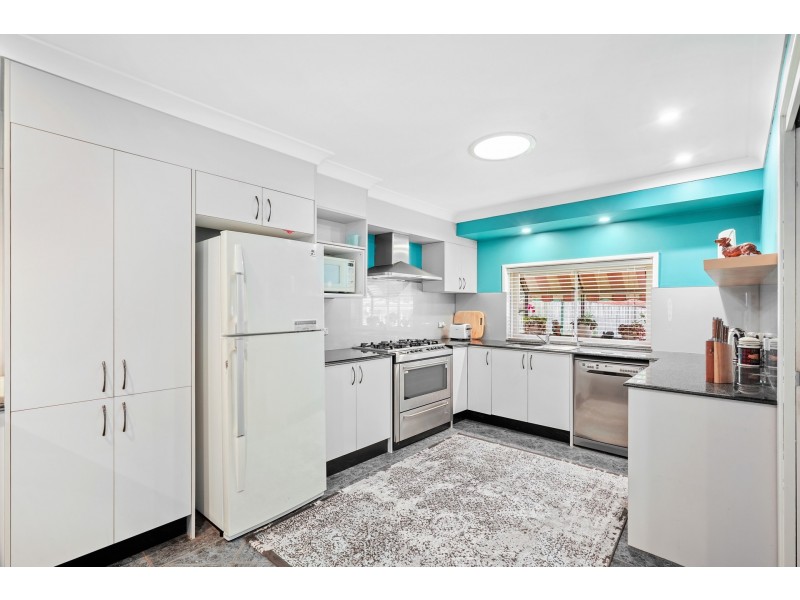 3 Rainbow Close, Lisarow NSW 2250