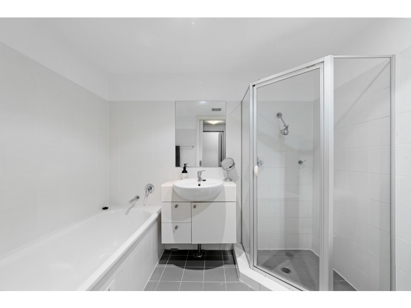 432/80 John Whiteway Drive, Gosford NSW 2250