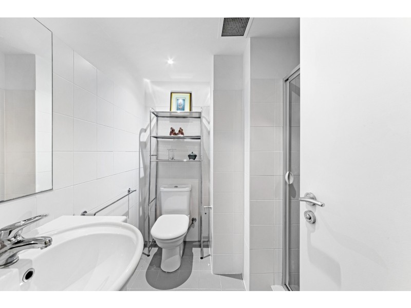 432/80 John Whiteway Drive, Gosford NSW 2250