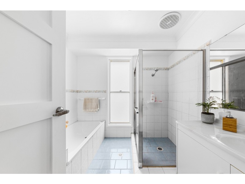 4 McGrath Close, Lisarow NSW 2250
