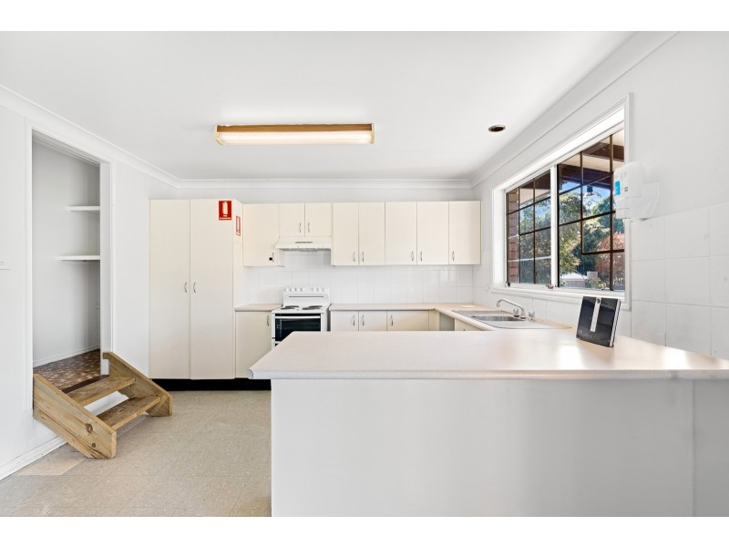50 Railway Crescent, Lisarow NSW 2250